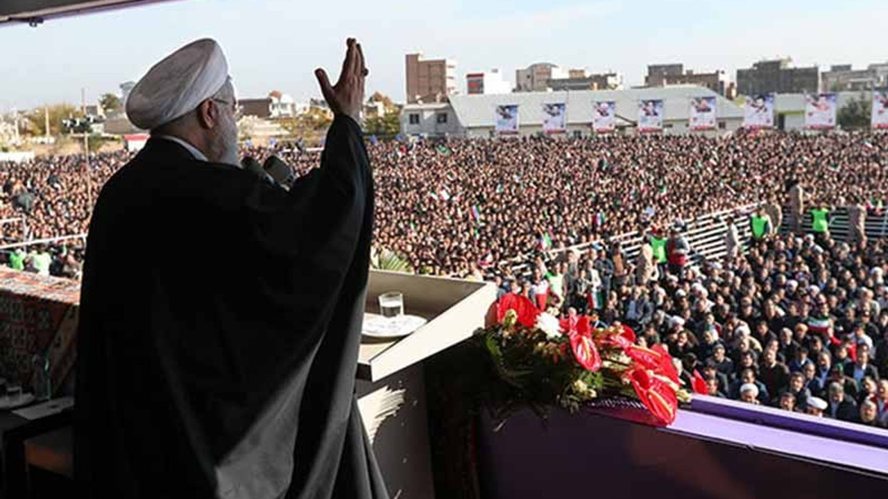 Ruhani: ABD'ye boyun eğmeyeceğiz.