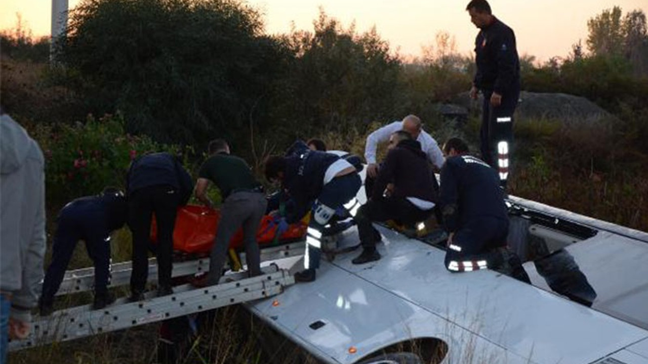 Otel çalışanlarını taşıyan servis devrildi: 14 yaralı