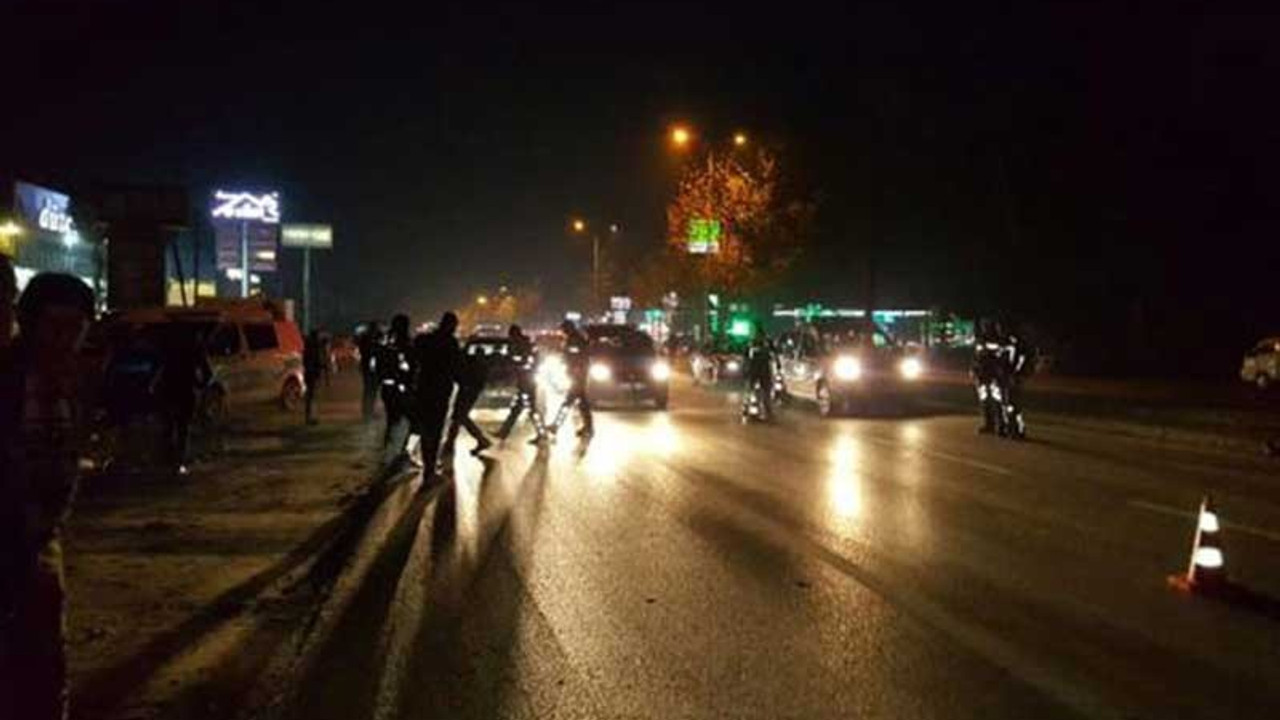 Motosiklet yayaların arasına daldı:1 ölü, 3 yaralı