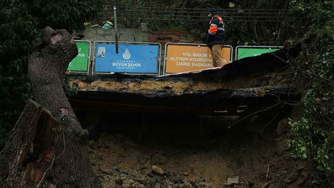 İstanbul'da yol çöktü