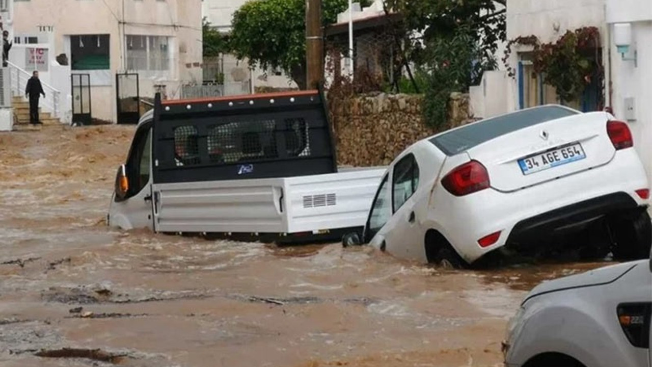 Bodrum'u sağanak ve dolu vurdu