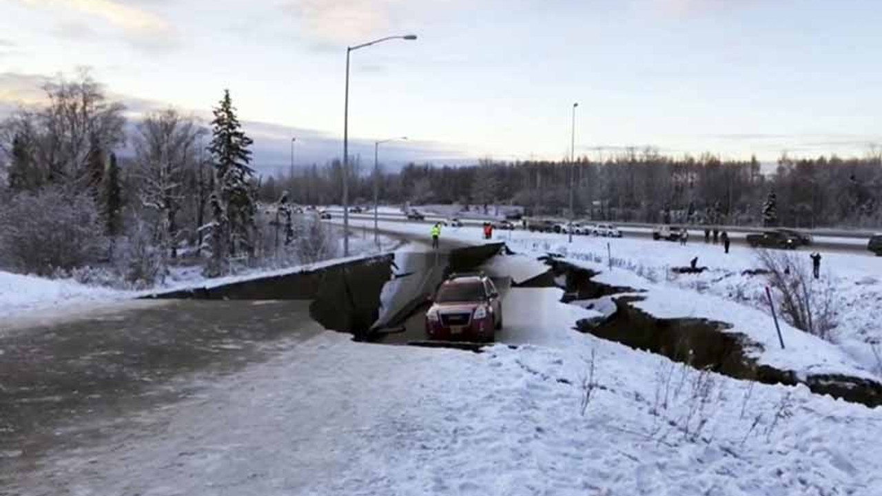 Alaska'da 7 şiddetinde deprem