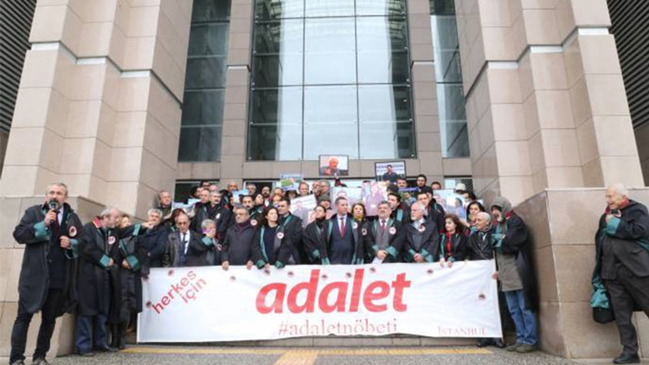 Adalet Nöbeti: Hakimler siyasi otoritenin katibi haline geldi