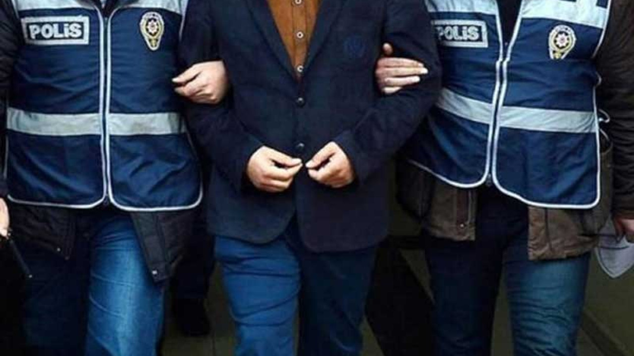 Kapatılan üniversitenin kurucusu gözaltına alındı