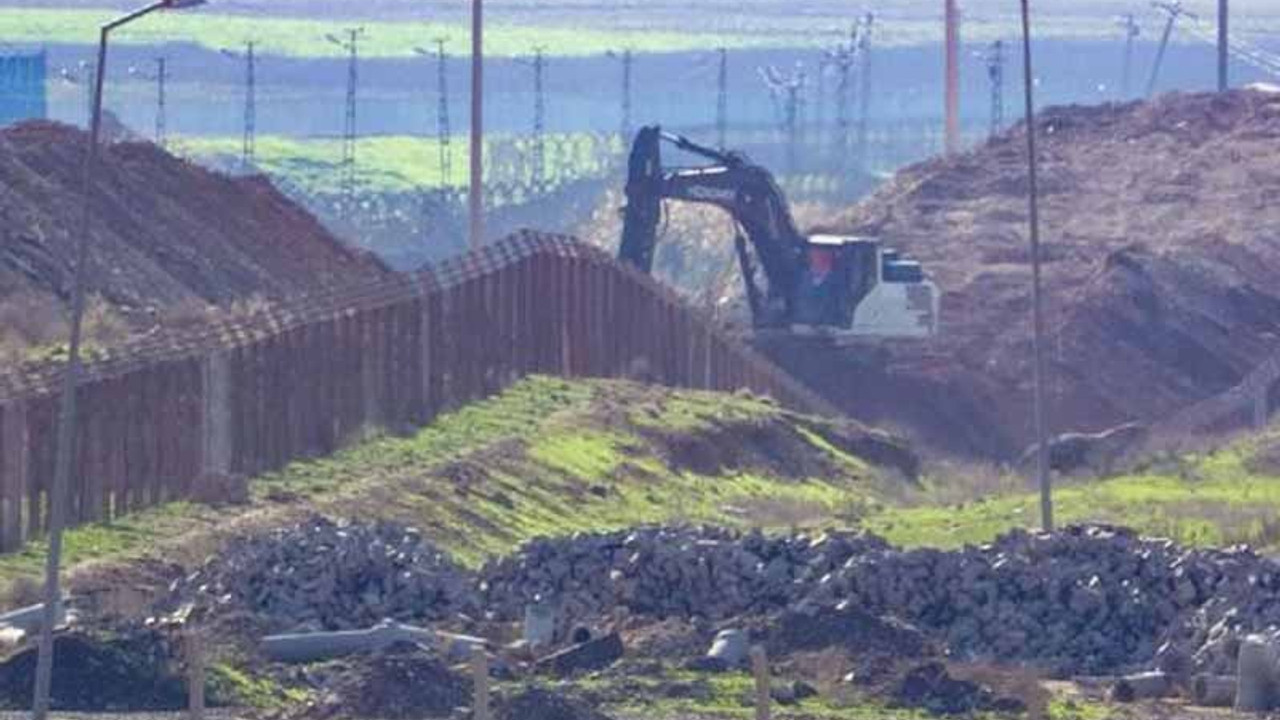 Ceylanpınar'da Suriye sınırı boyunca hendek kazılıyor