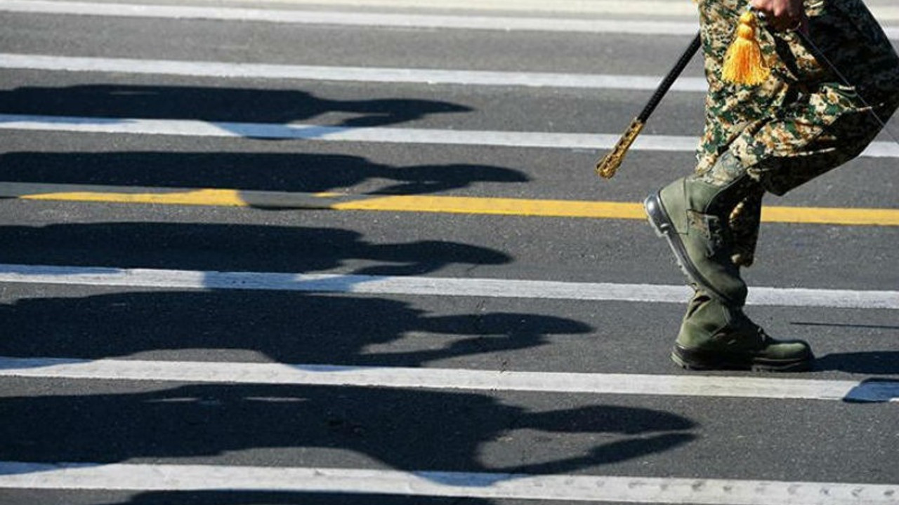 İran'da emekli askerlerden maaş protestosu