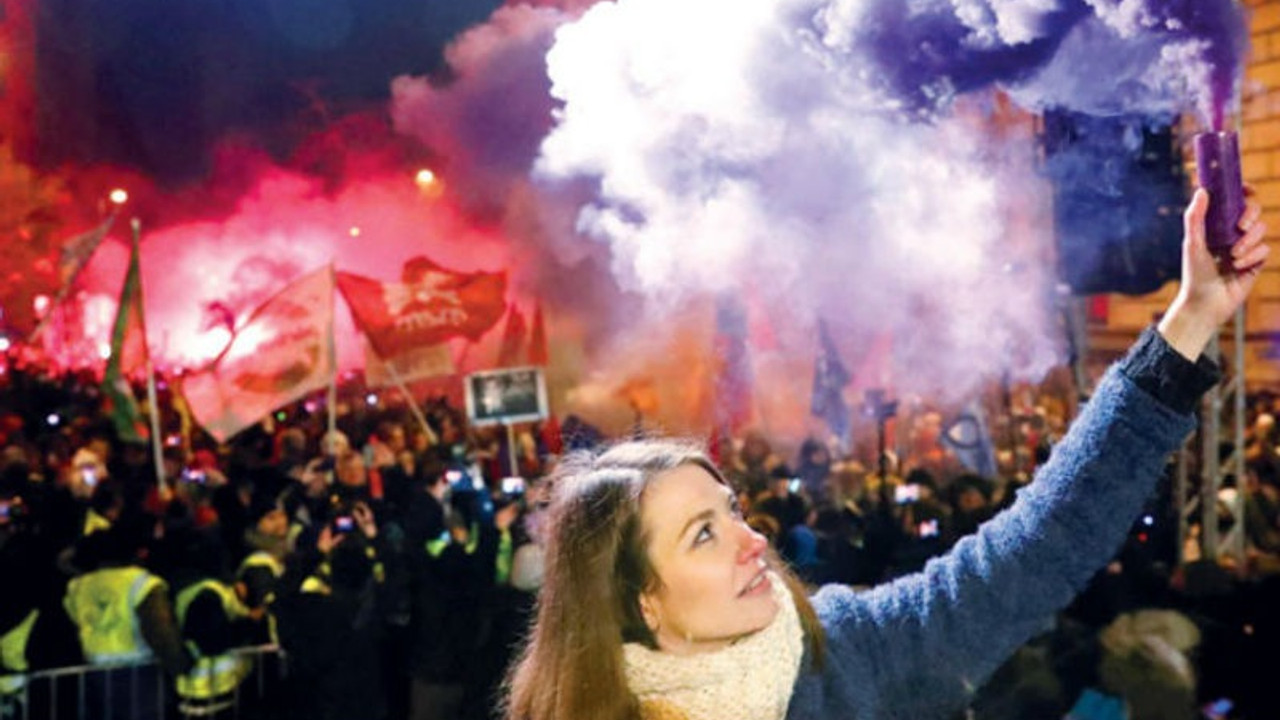 Macaristan'da Sarı Yelekliler 'köle yasası' için ayakta