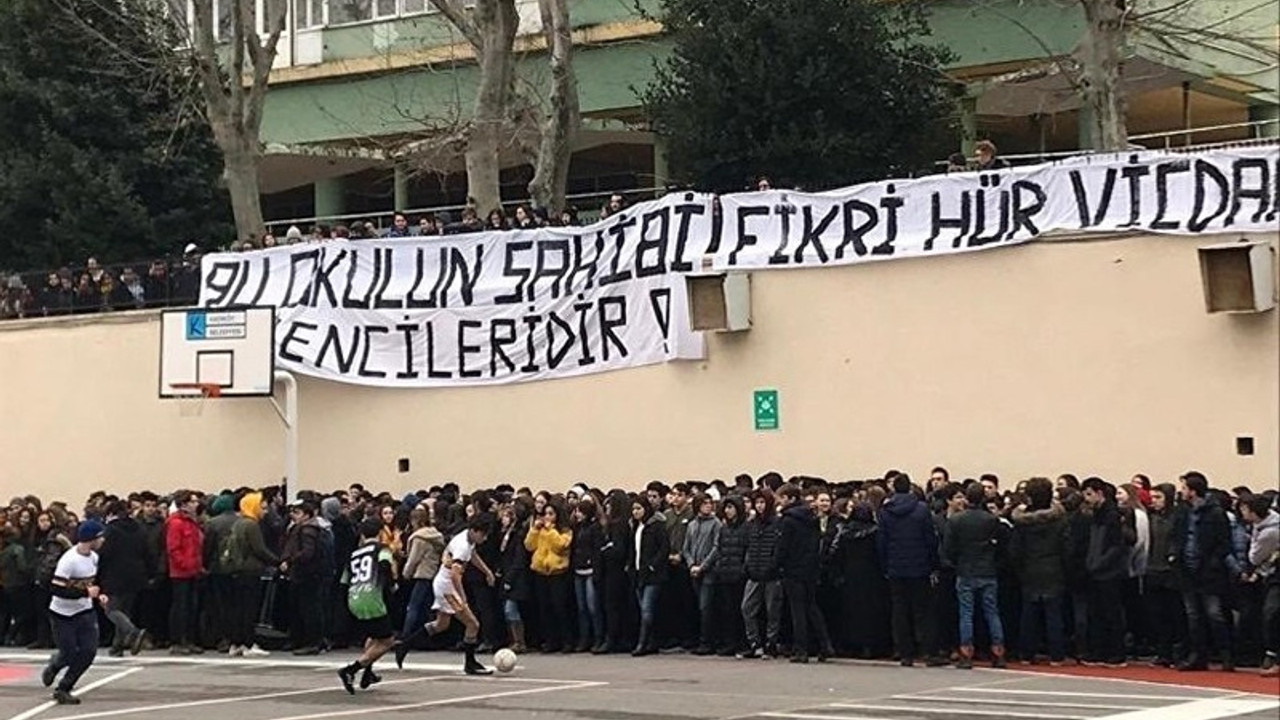 Kadıköy Anadolu Lisesi’nde 'sohbet' protestosu