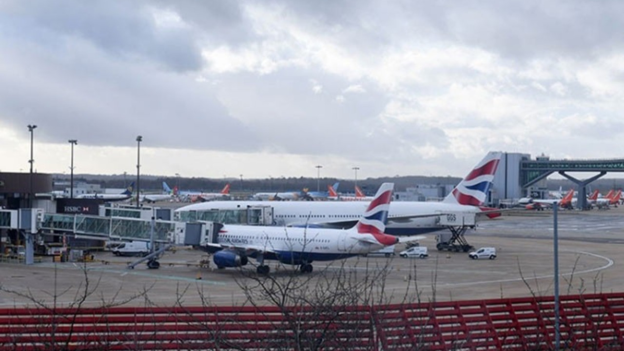 Gatwick Havalimanı'nda uçuşlar kısmen başladı