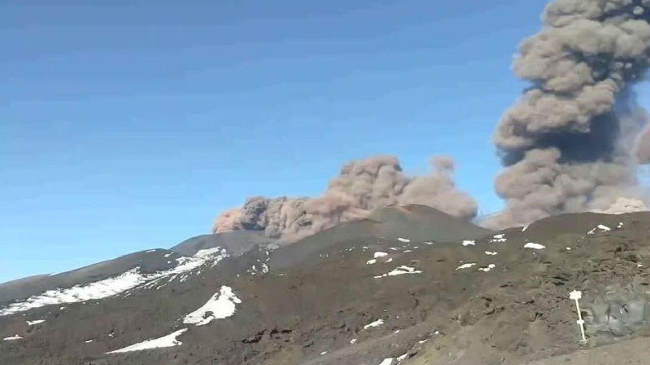 Etna Yanardağı'nda patlama