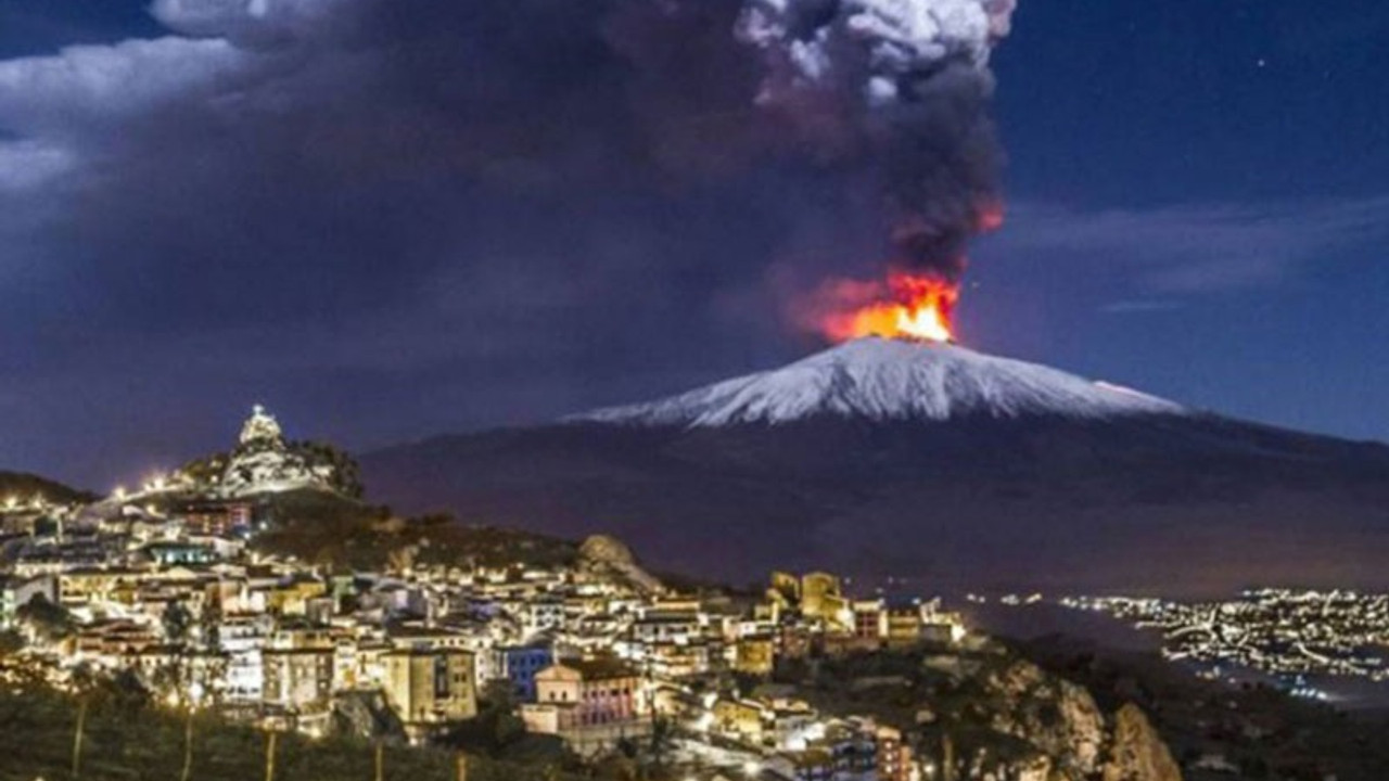 Etna yeniden faaliyete geçti