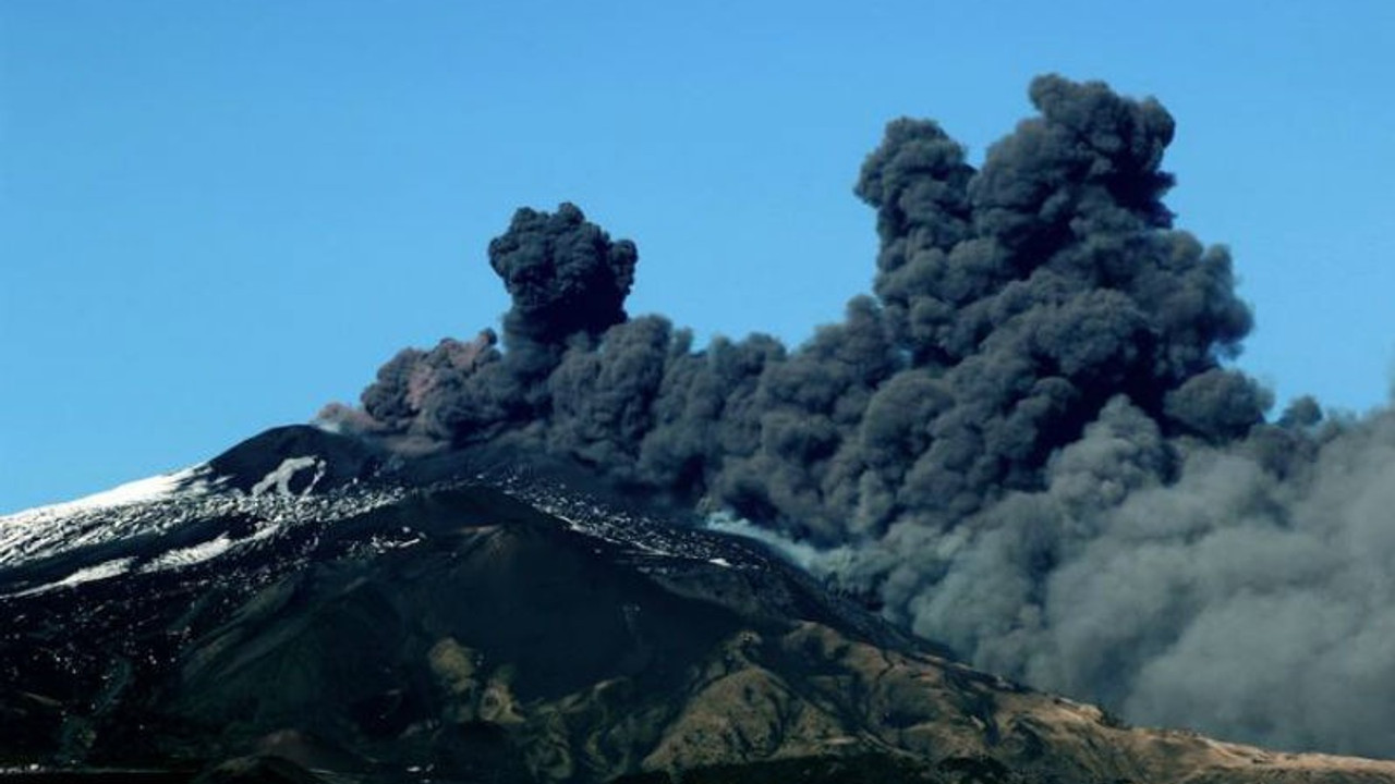 Etna Yanardağı çevresinde deprem: 2 yaralı