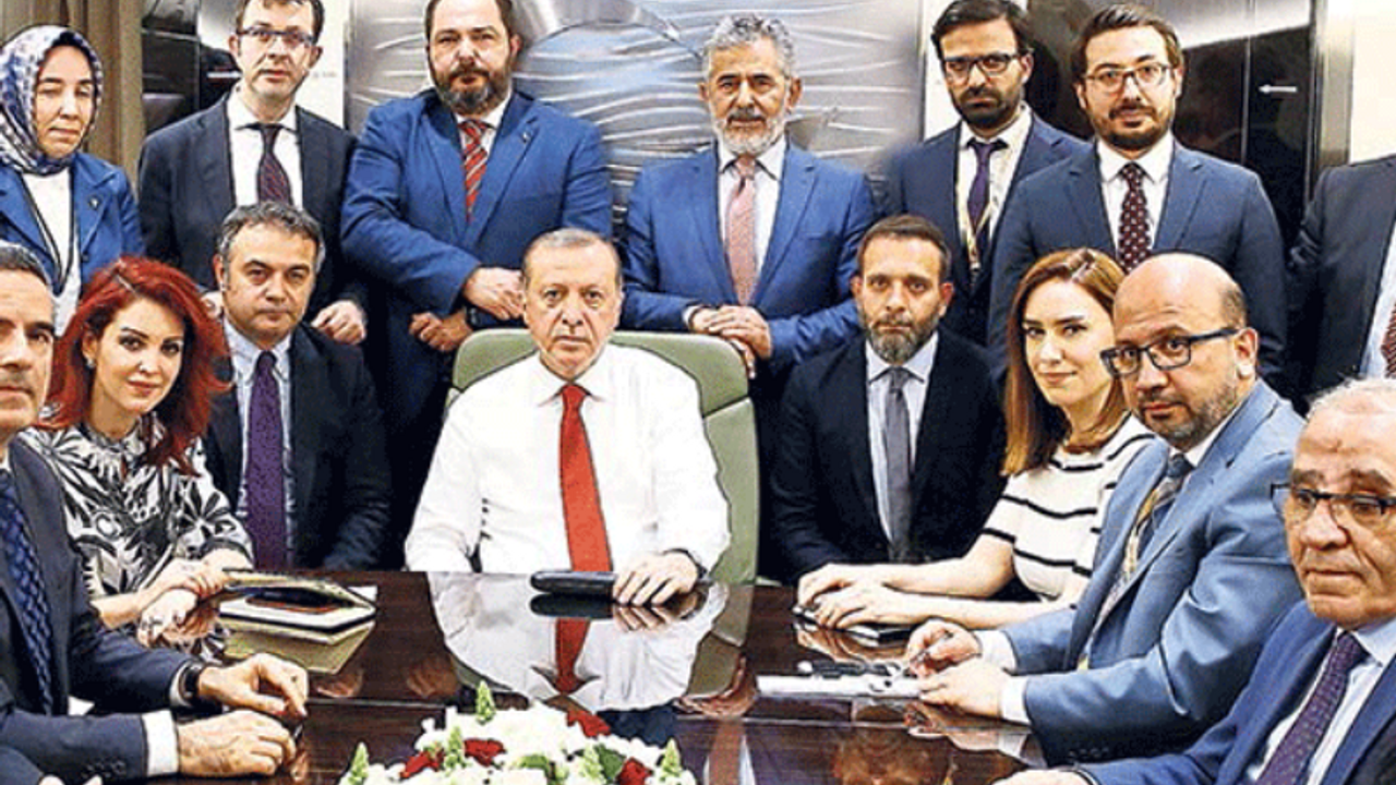 AKP'li yazarlar arasında 'Reis kimi seviyor' tartışması