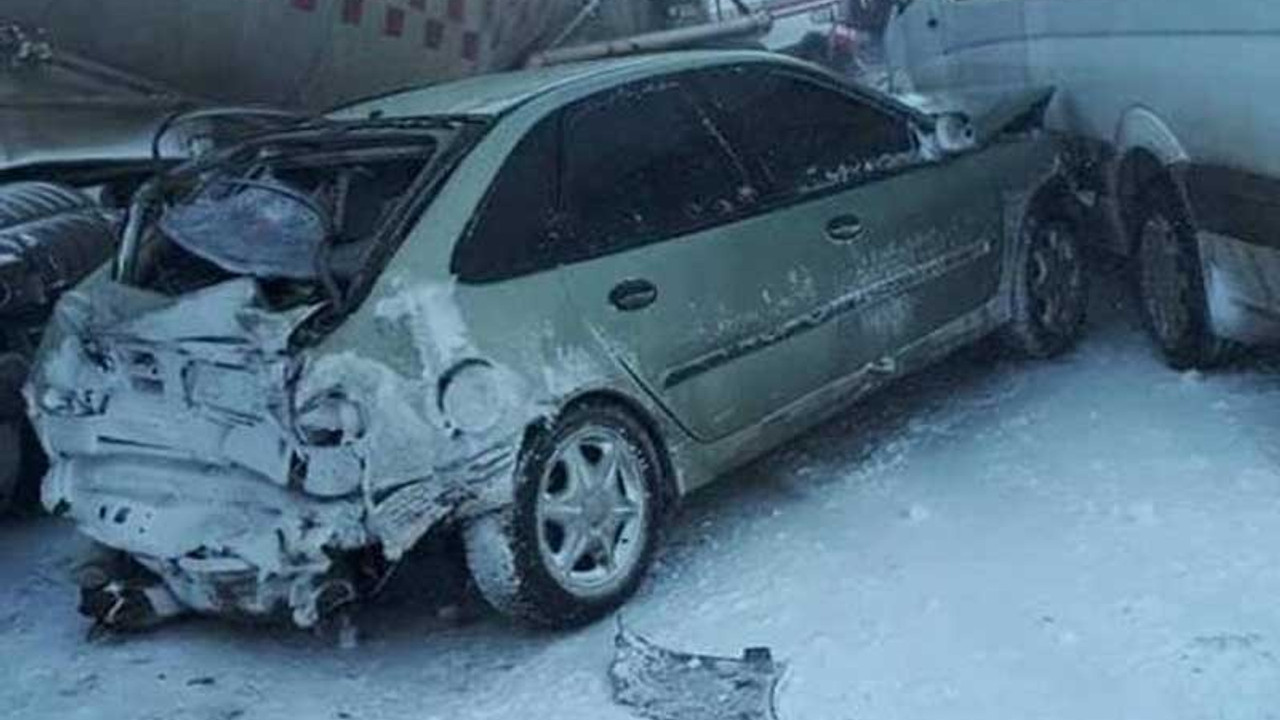 Erzurum'da 20 araç birbirine girdi: Ölü ve yaralılar var