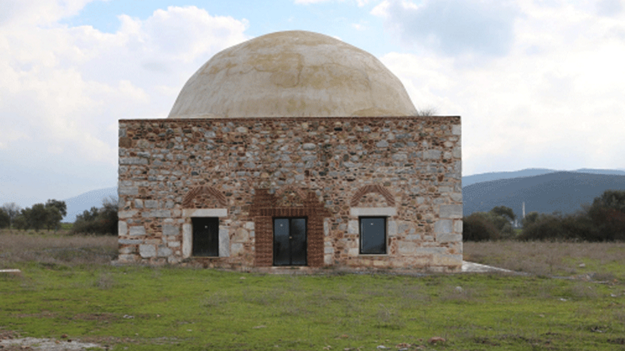 Kanuni'nin yaptırdığı mescide metal doğrama takıldı