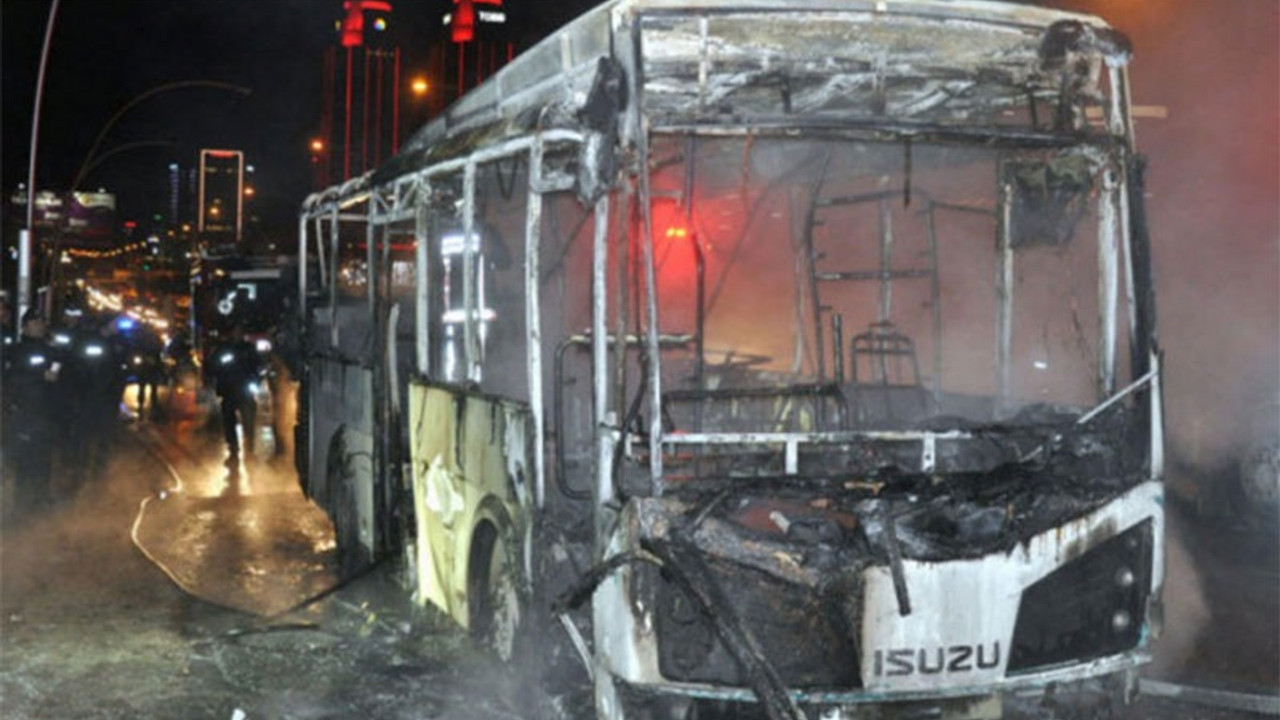 Özel halk otobüsü seyir halindeyken yandı