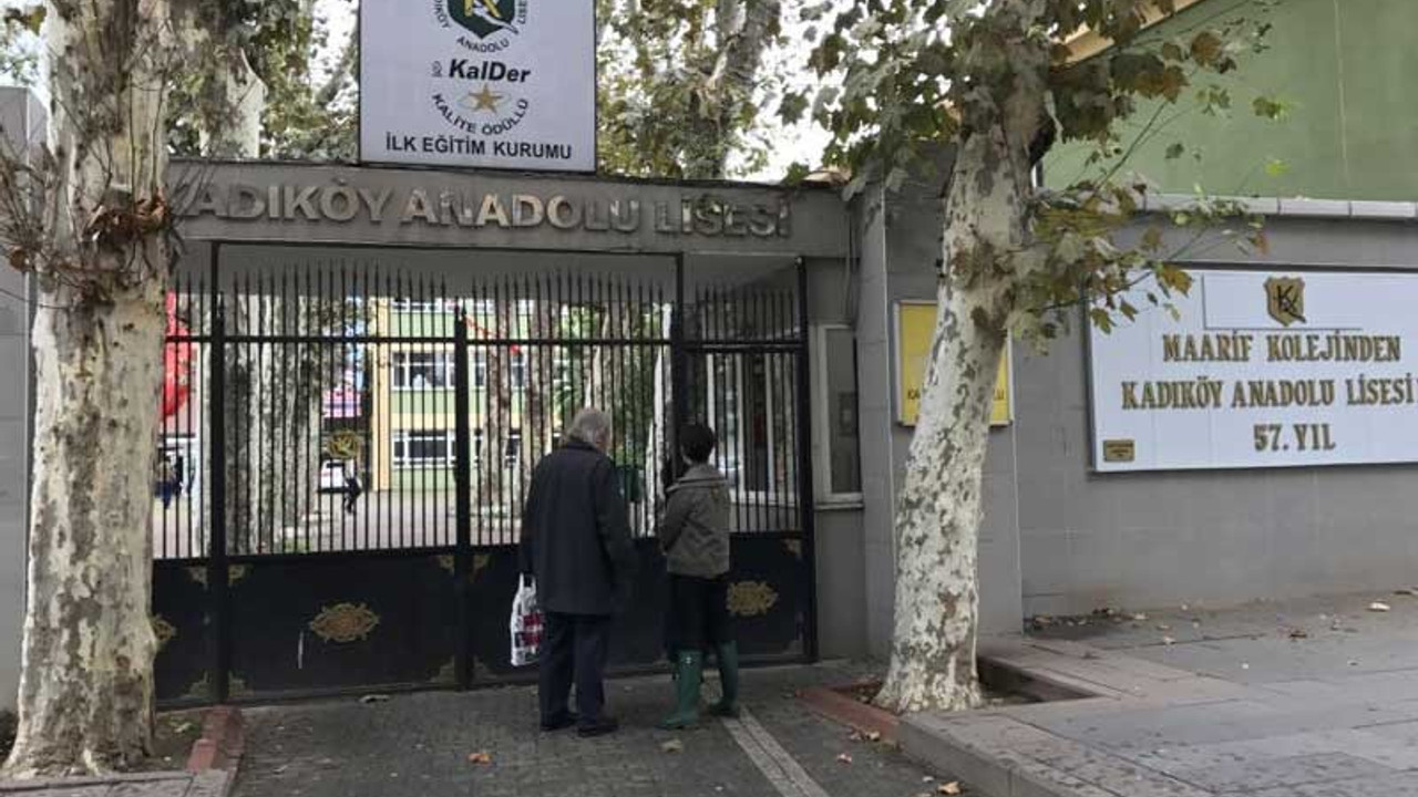 Kadıköy Anadolu Lisesi müdürü öğrencilerin mahrem görüntülerini paylaştı