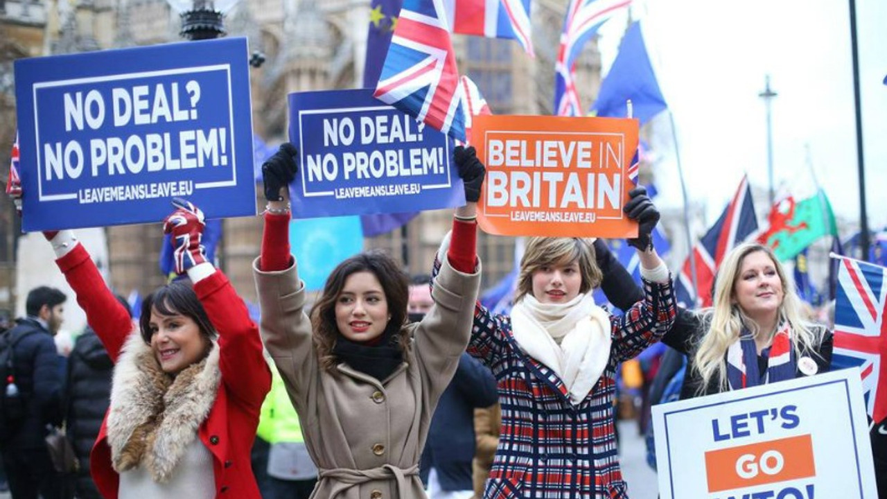 'Brexit planının reddi Başbakan May'e tarihi aşağılama'