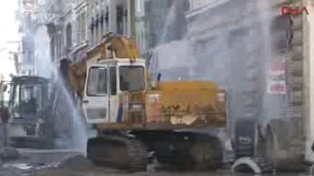 Taksim'de su borusu patladı