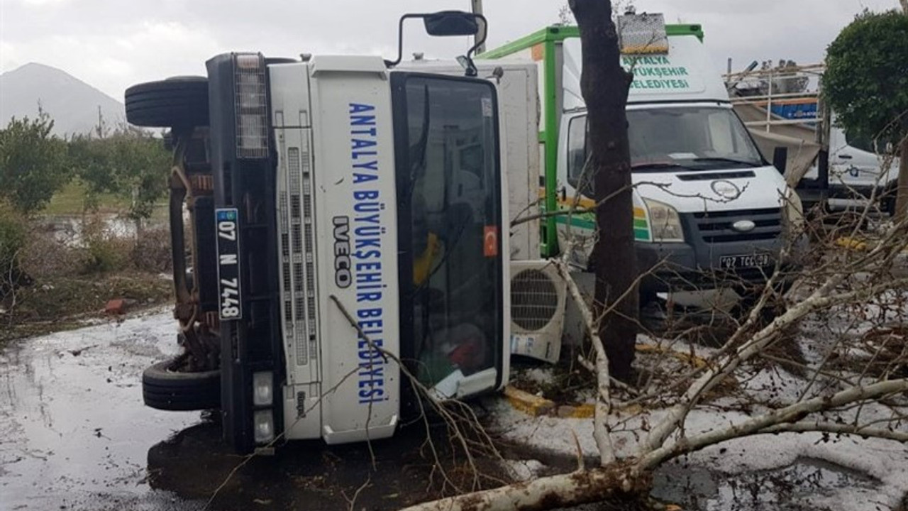 Antalya'da yine hortum: Yaralılar var