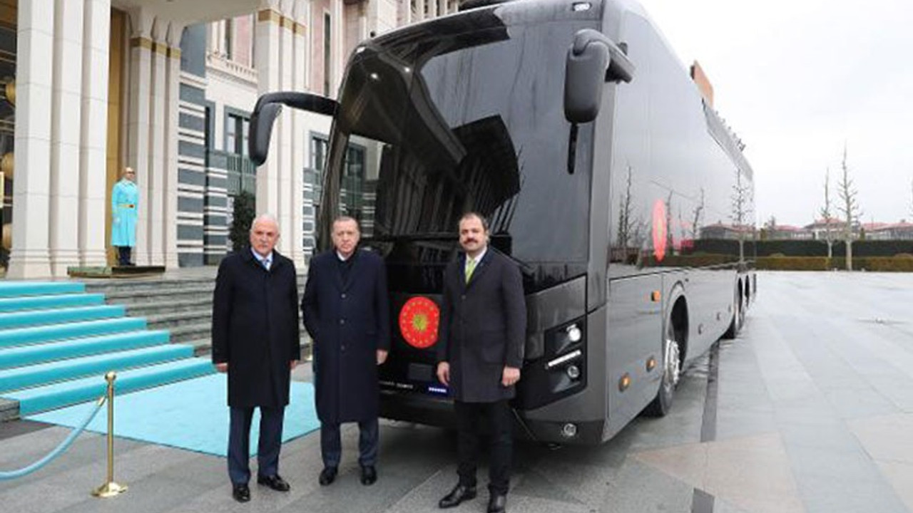 İhalesiz verilen fabrikadan otobüs hediyesi