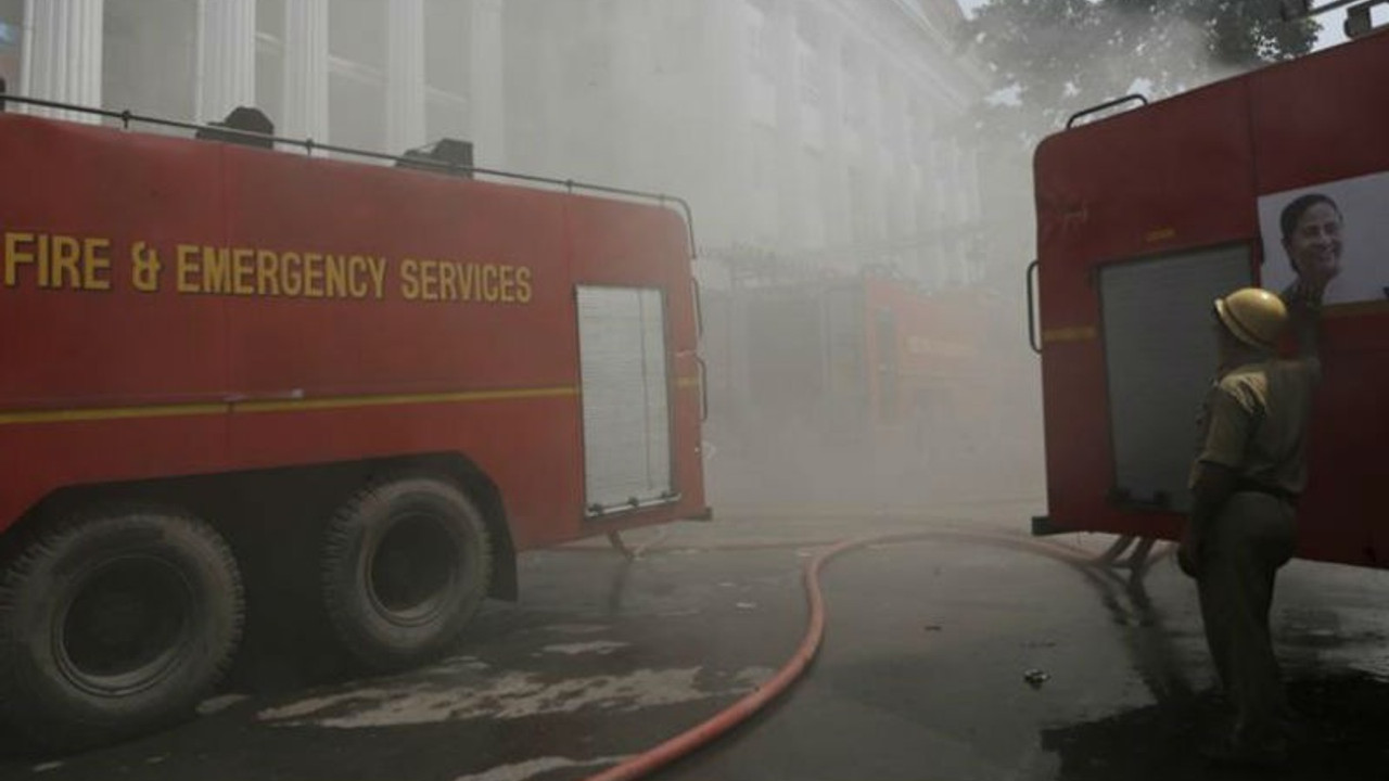 Hindistan'da otel yangını: 17 ölü