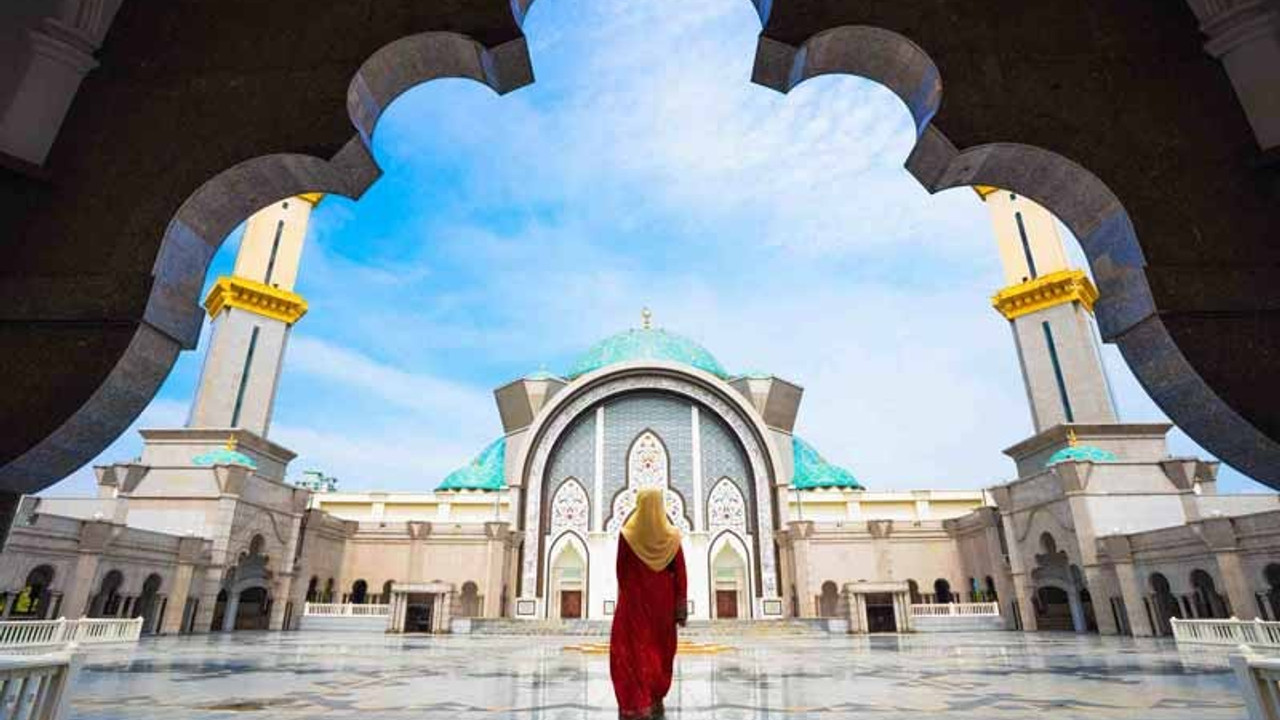 Kadın-erkek karışık, eşcinsellere de açık, kadın imamlı cami projesi