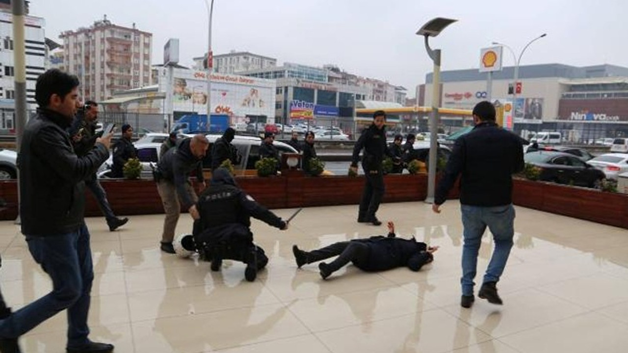 'Halk tarafından seçilen vekillerine yapılan işte böyle özel bir muamele'