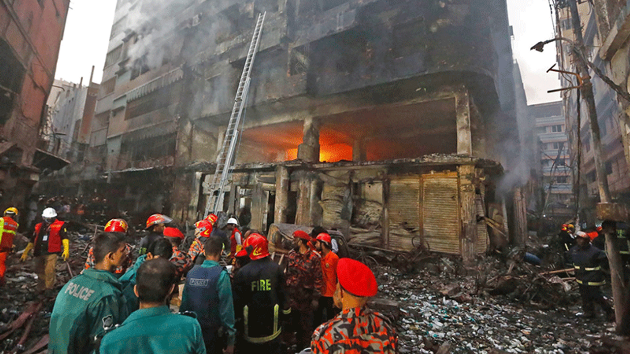 Bangladeş'te yangın faciası: 81 ölü