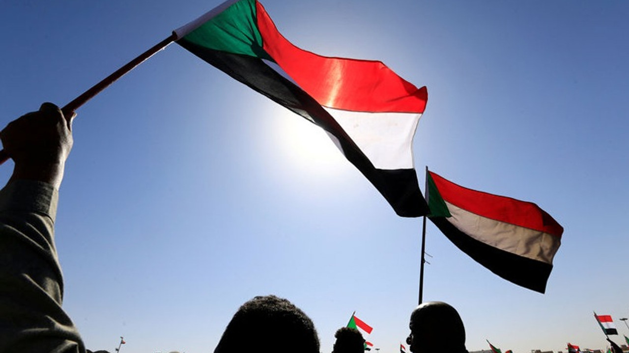 Sudan'da hükümet feshedildi