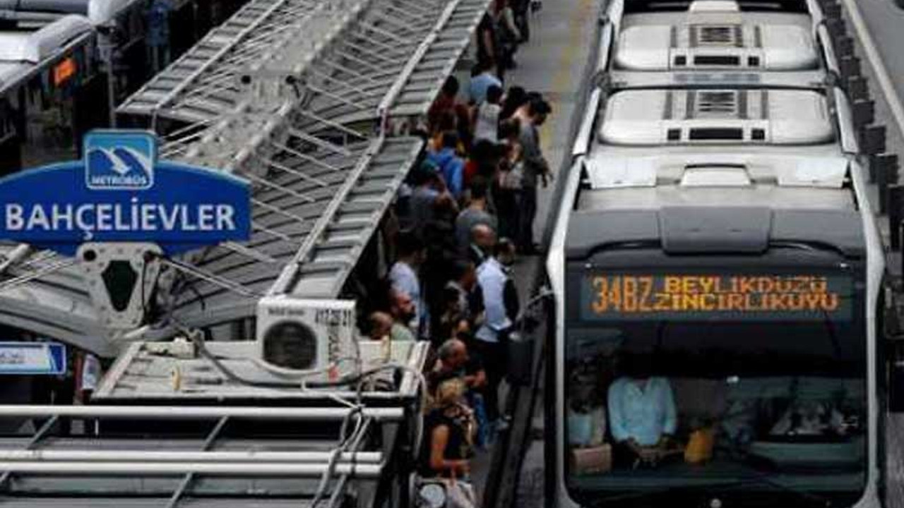 Metrobüs kaza yaptı, yaralılar var