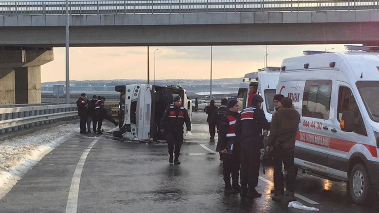 3. havalimanı işçilerini taşıyan servis kaza yaptı: 1'i ağır 9 yaralı