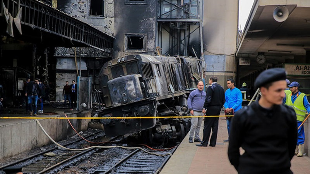 Mısır Ulaştırma Bakanı tren kazası üzerine istifa etti