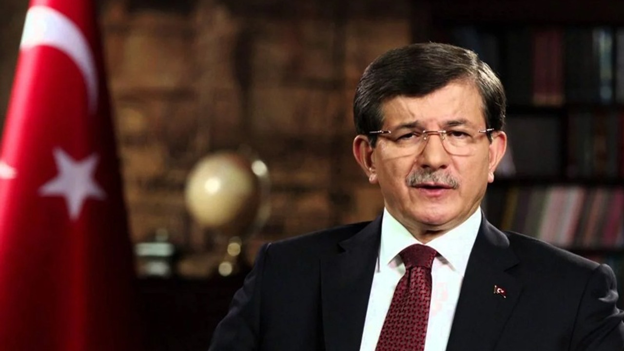 Davutoğlu'ndan 'yeni parti' lideri gibi 28 Şubat mesajı