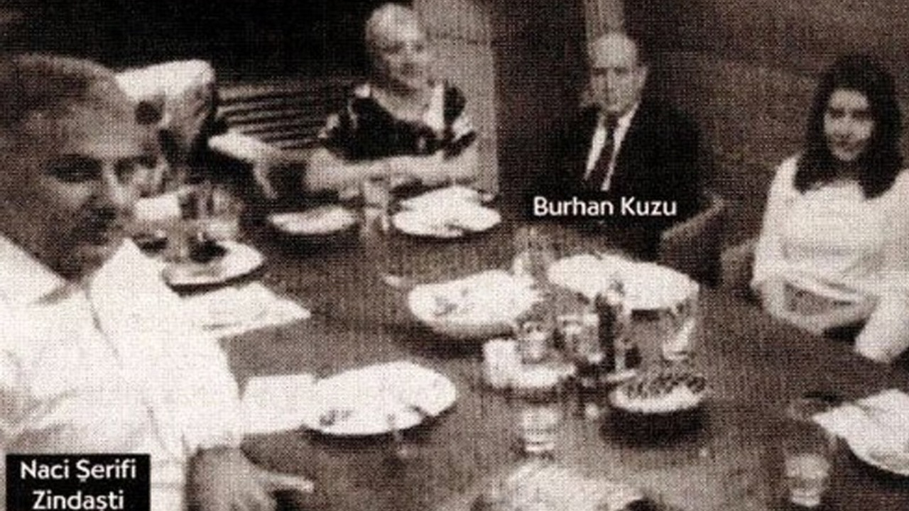 Burhan Kuzu'nun birlikte görüntülendiği Zindaşti fotoğrafında bir ayrıntı