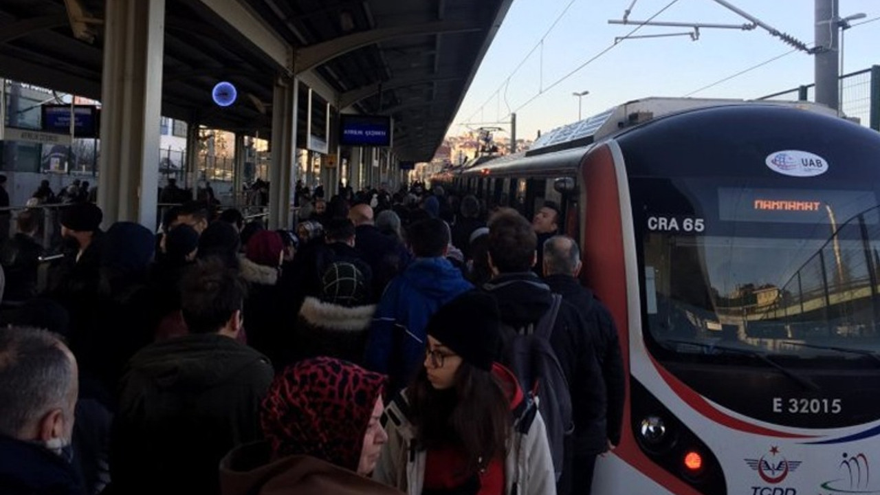 Marmaray hizmete girdiği ilk gün arıza verdi