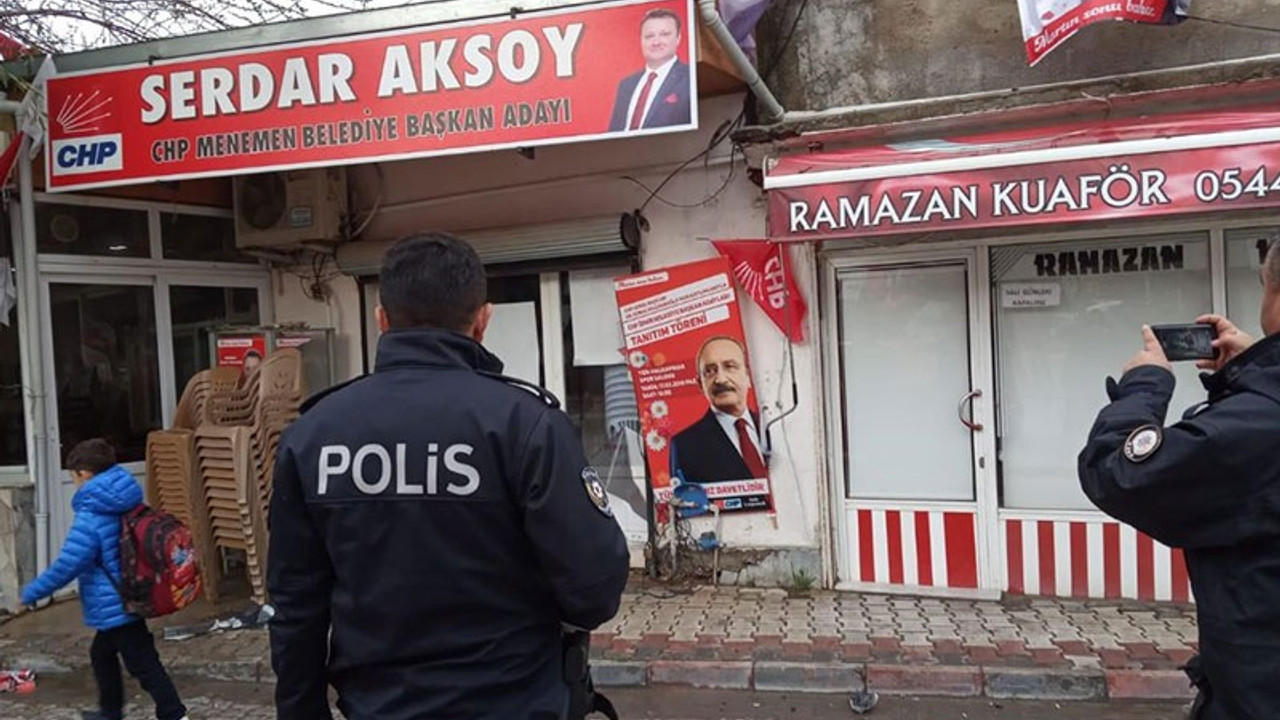 İzmir'de CHP'nin seçim ofisine saldırı