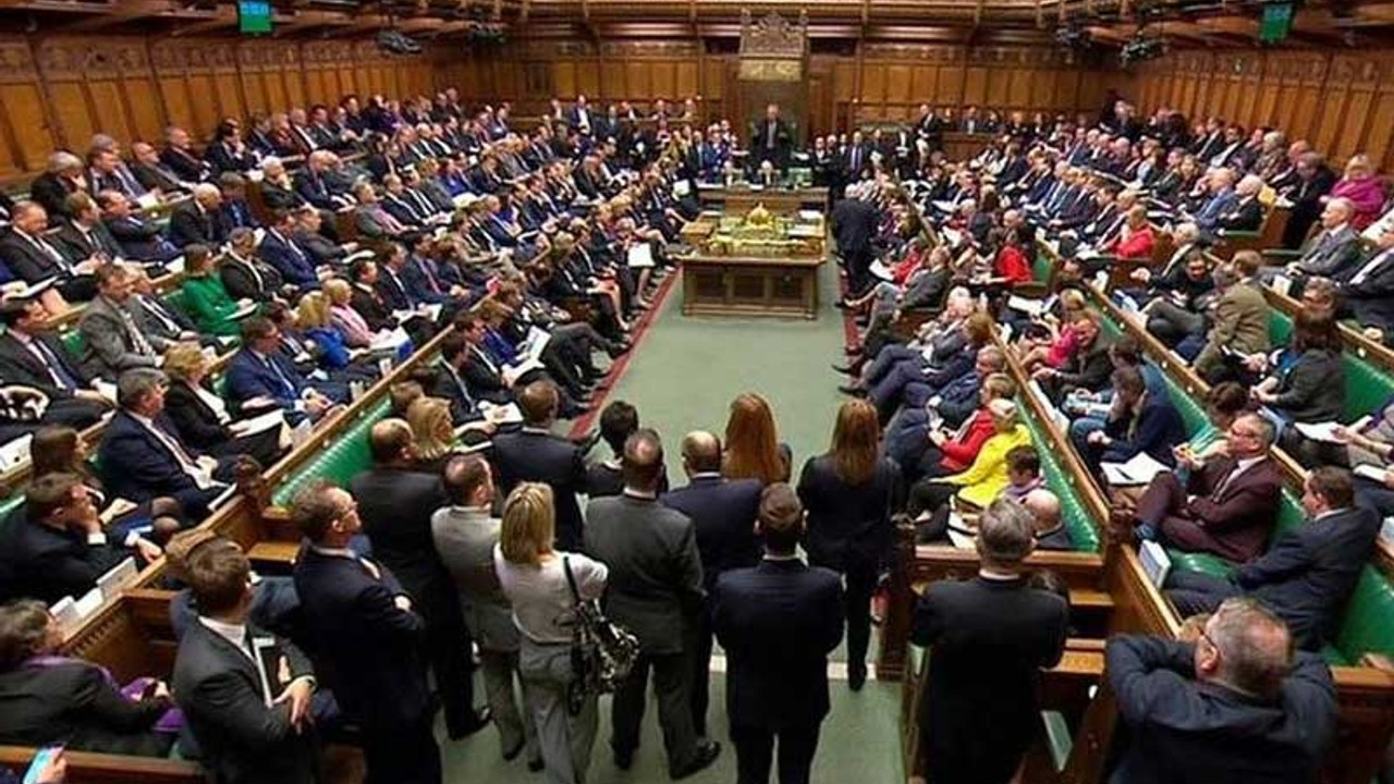 Parlamento'dan Brexit'i erteleme kararı çıktı