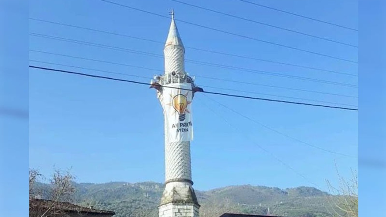 Cami minaresine AKP bayrağı astılar