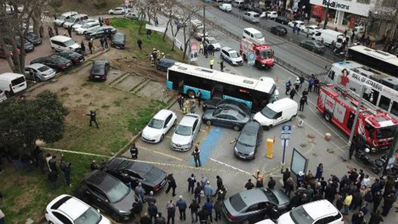 Beyazıt'ta halk otobüsü yayalara çarptı: Yaralılar var