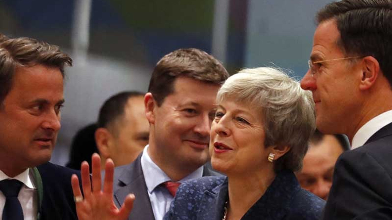 AB'den May'in 'Brexit'i erteleme' telebine şartlı onay