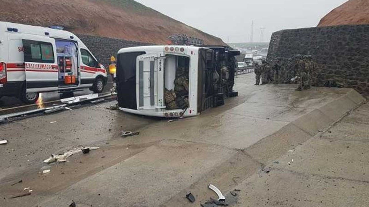 Şırnak'ta askeri araç devrildi: 1 ölü, 20 yaralı