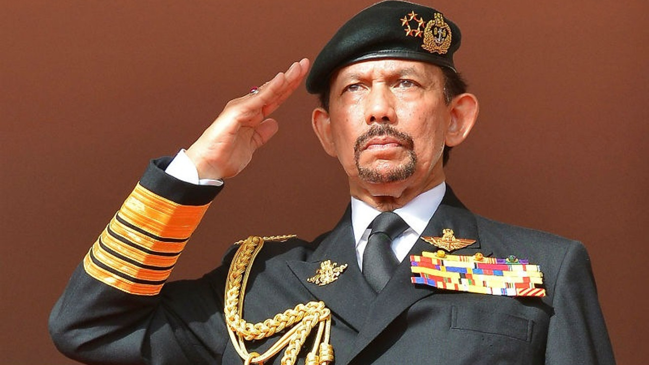 Brunei'de eşcinsel ilişkiye ve zinaya recm cezası geliyor