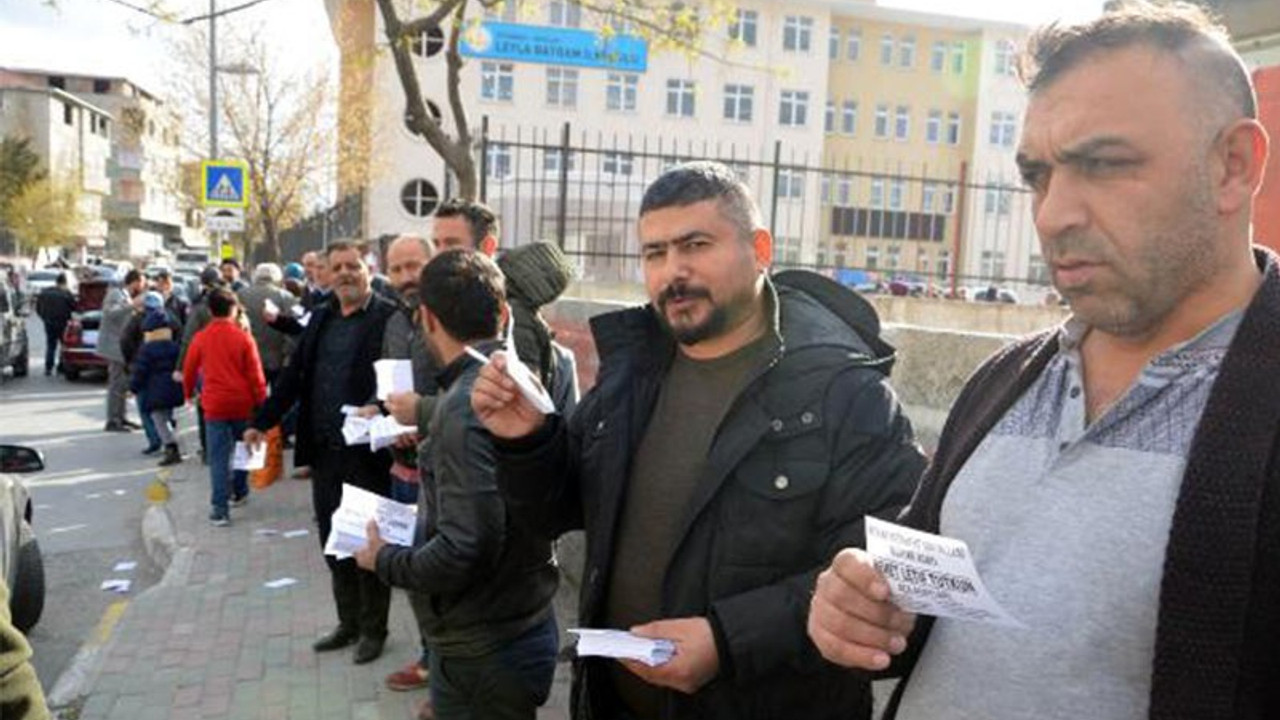 18 bin seçmenli okulun önünde oy kuyruğu