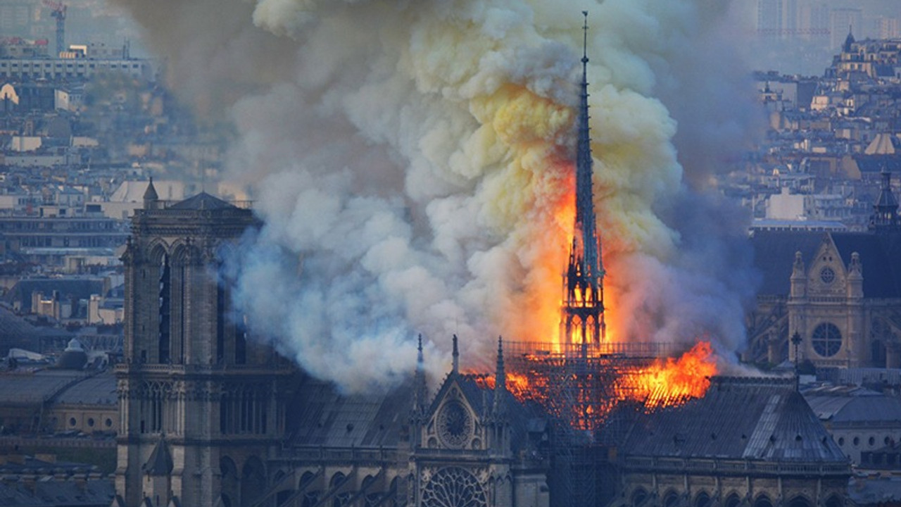 Libération'dan Notre Dame manşeti: Bizim Dramımız