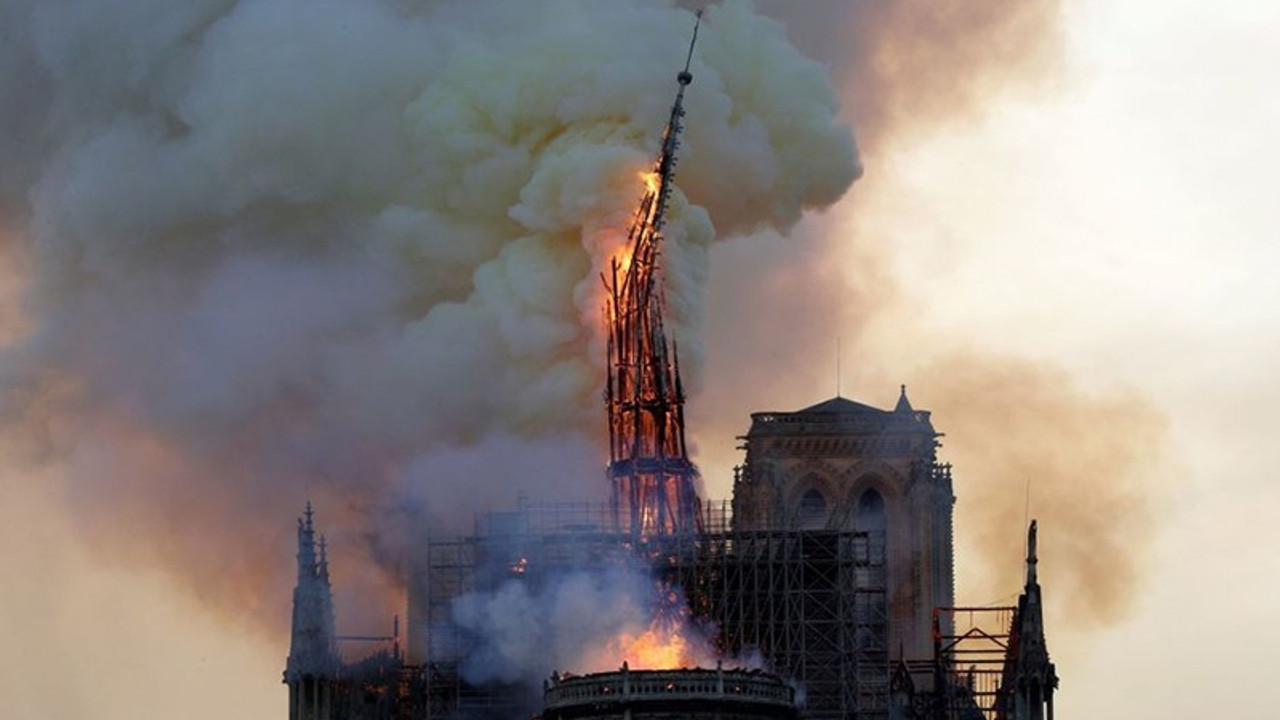 Air France Notre Dame'ın restorasyonunda çalışacakları ücretsiz taşıyacak