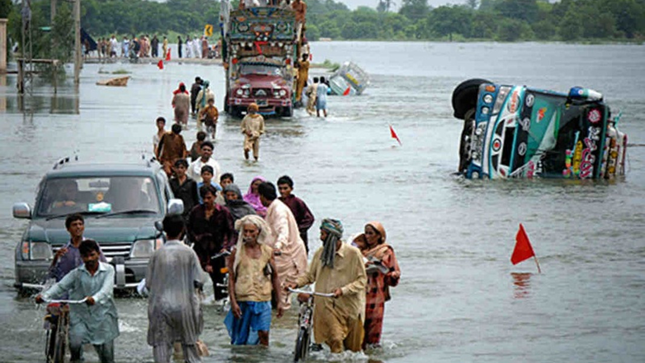 Pakistan'da sel faciası: 49 ölü