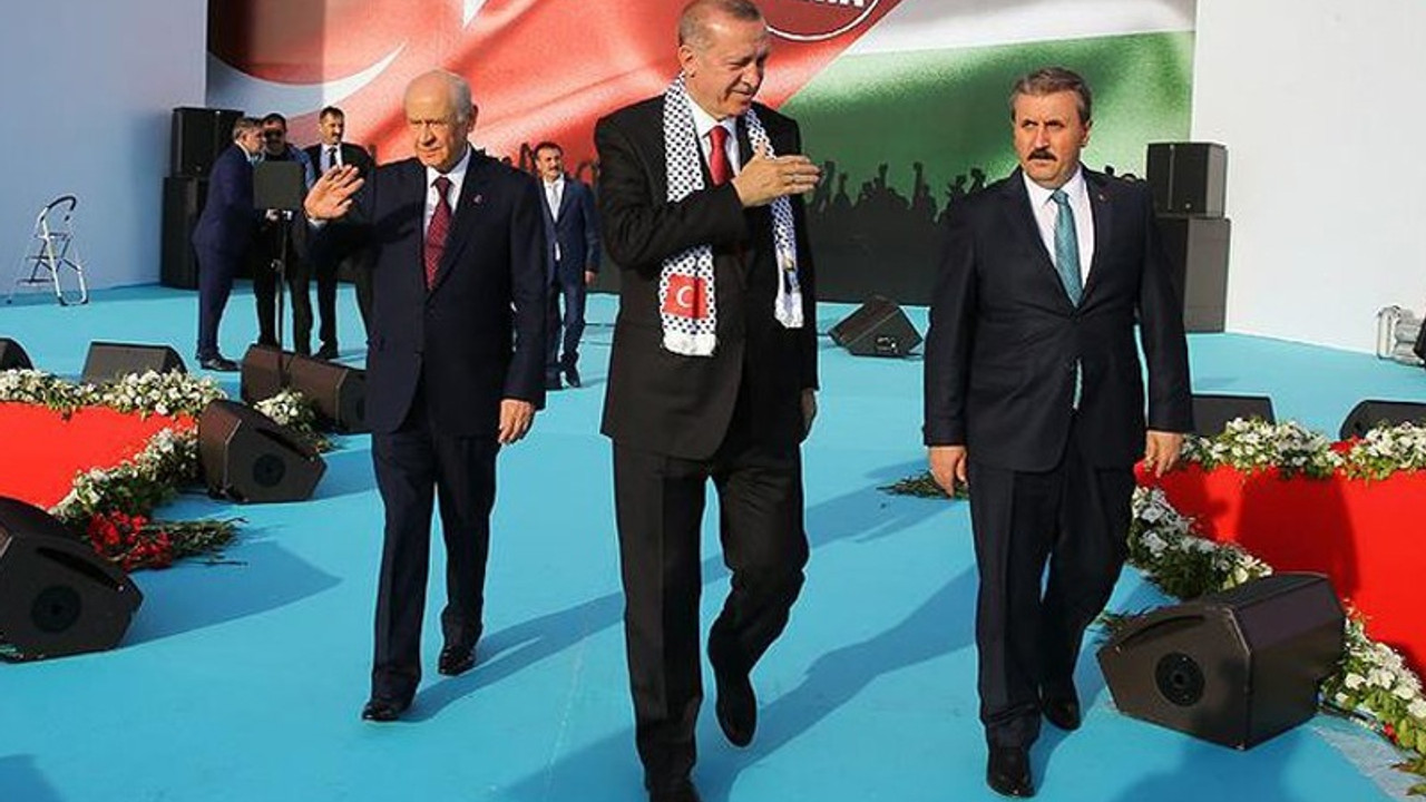 'Ak Parti her gün biraz daha başka bir parti olmaya doğru gidiyor'