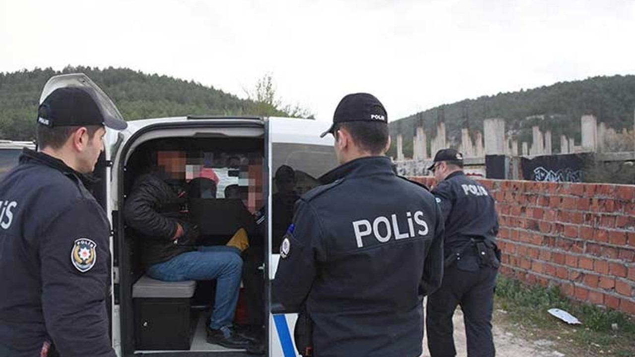 Köpeğe cinsel saldırıda bulunan 2 kişiye gözaltı