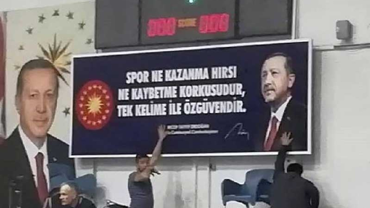 Atatürk'ün sözünü kaldırıp Erdoğan'ınkini astılar